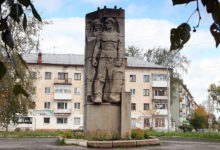 Монумент (барельеф) «Борцам революции» Североуральск