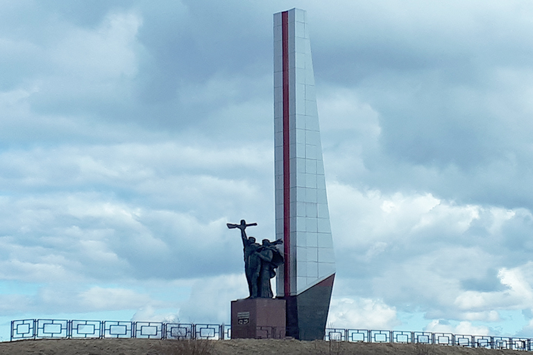 Монумент «Слава героям фронта и тыла» Североуральск