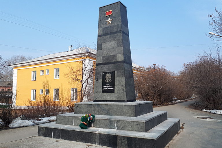 Обелиск Герою Советского Союза Хасану Заманову Североуральск