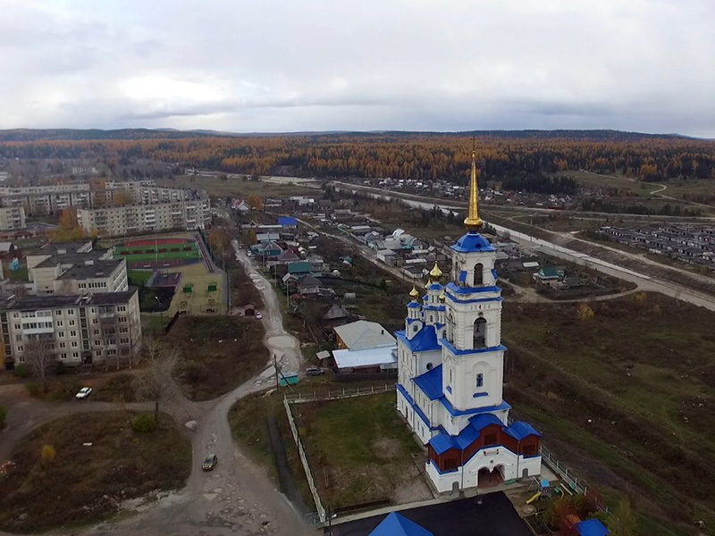 Церковь во имя святых первоверховных апостолов Петра и Павла с высоты