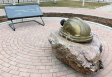 Памятник шахтерам, погибшим на шахтах СУБРа Североуральск